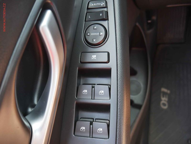 Hyundai i30 (2021) 1.5 DPi, ČR, AC, LED, kamera - fotka 12 z 15