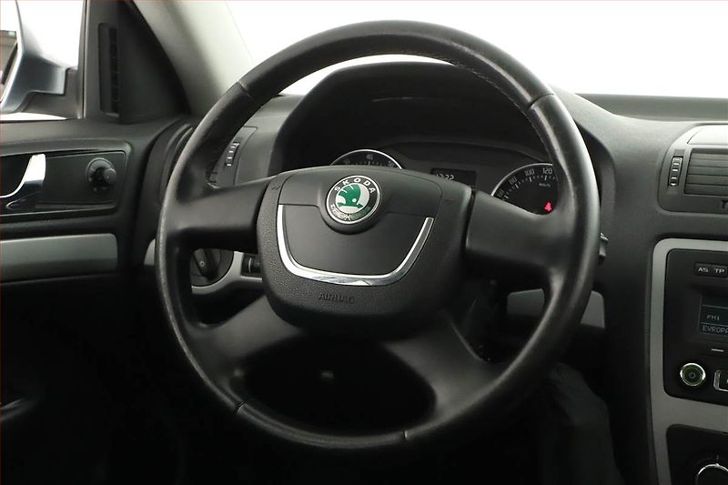 Škoda Octavia (2013) 1.4 TSI, Tempomat - fotka 11 z 12