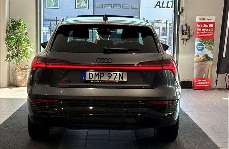 Audi Q8 e-tron 55 Q SoH 97% 360k Pano Tažné - fotka 5 z 34