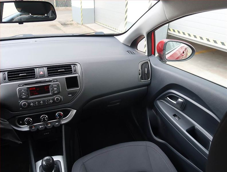 Kia Rio (2013) 1.4 CVVT, Park. senzory - fotka 8 z 15