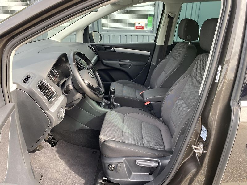 Volkswagen Sharan 1.4 TSI 110kW-7MÍST-NAVI-TAŽNÉ - fotka 15 z 39