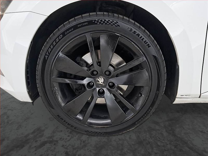 Škoda Superb (2016) 2.0 TDI, Automat, Kůže, Navi - fotka 15 z 20
