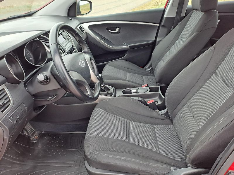 Hyundai i30 1.4i PĚKNÝ STAV, SERVISKA - fotka 10 z 32