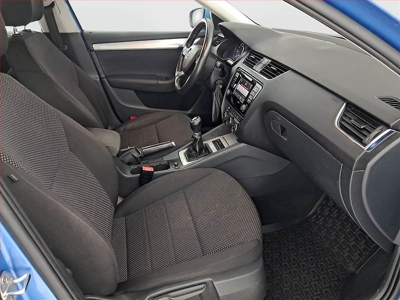 Škoda Octavia (2014) 1.6 TDI, Navi, Tempomat - fotka 9 z 19