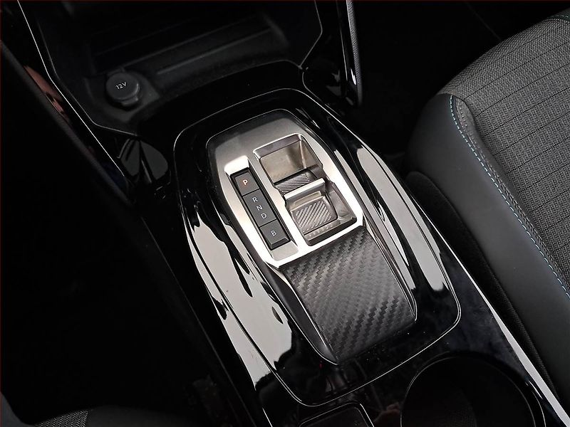 Peugeot 2008 (2023) Allure 50 kWh - fotka 18 z 19
