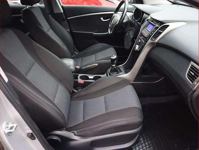 Hyundai i30 (2015) 1.6 CRDi, Serv.kniha, po STK - fotka 7 z 13