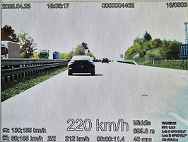Další hříšník, který hnal na dálnici D1 vysokou rychlostí. Policisté řidiči naměřili 220 kilometrů v hodině.