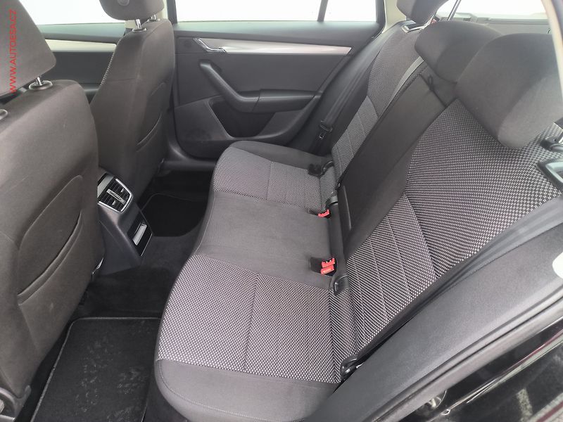 Škoda Octavia (2015) 2.0 TDi, Ambition, DSG, navi - fotka 10 z 21