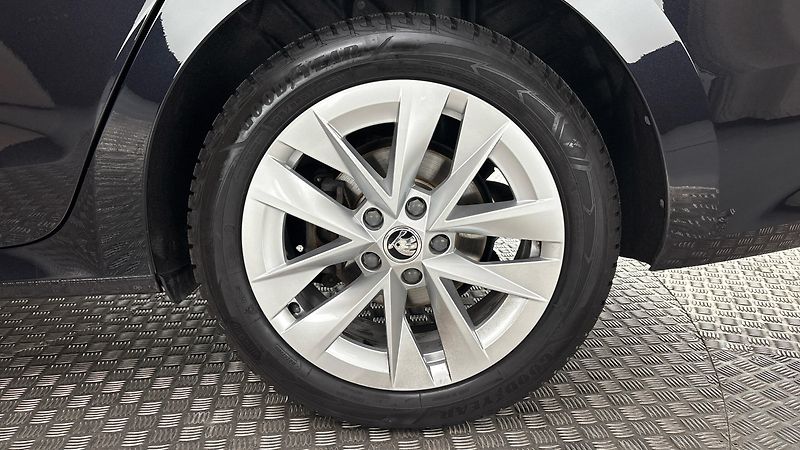 Škoda Octavia 2.0 TDI DSG 4x4 Style - fotka 19 z 25