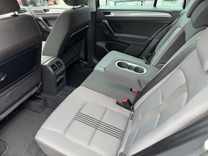 Volkswagen Golf Sportsvan (2016) 1.4TSi R-Line DSG Xenony Navi - fotka 21 z 48