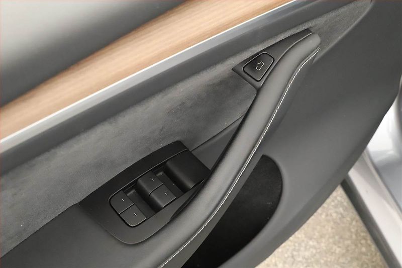Tesla Model Y (2023) Long Range AWD 79kWh, SoH 92% - fotka 24 z 26