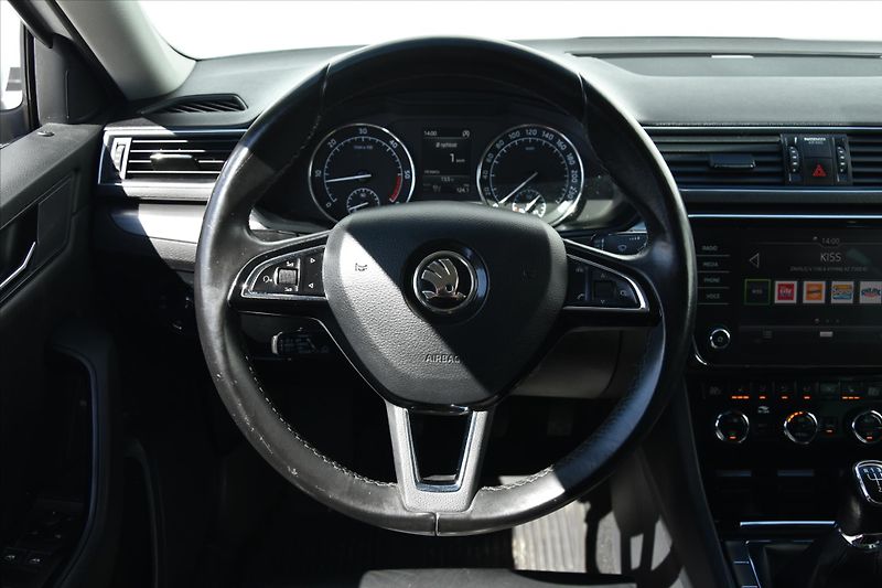 Škoda Superb 2.0TDi BIXENON KŮŽE ACC ČR - fotka 15 z 29