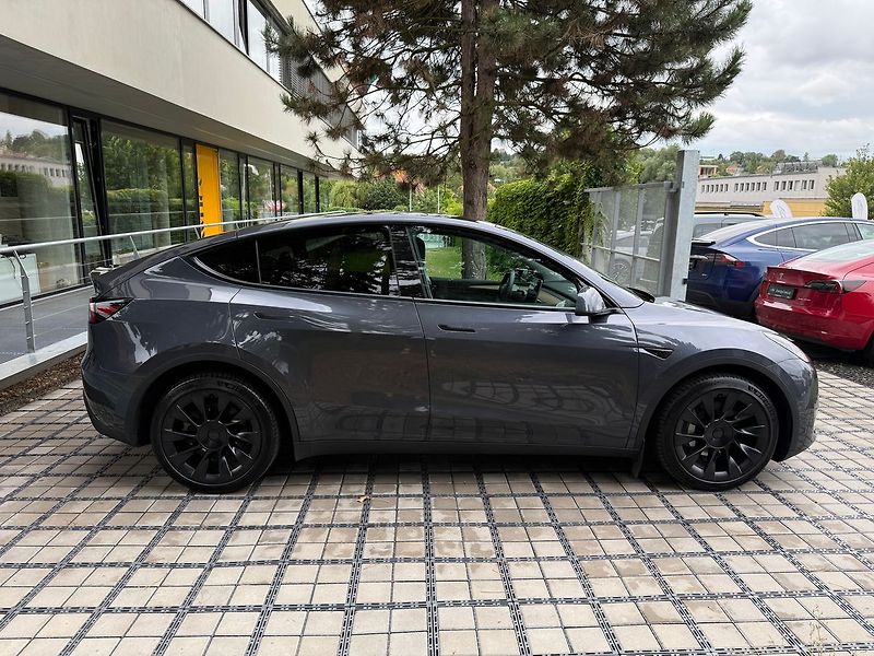 Tesla Model Y Long Range AWD 20´ - fotka 39 z 40