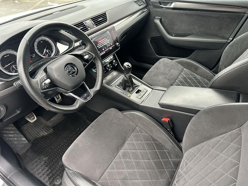 Škoda Superb (2021) 1.5 TSI Sportline - fotka 7 z 29