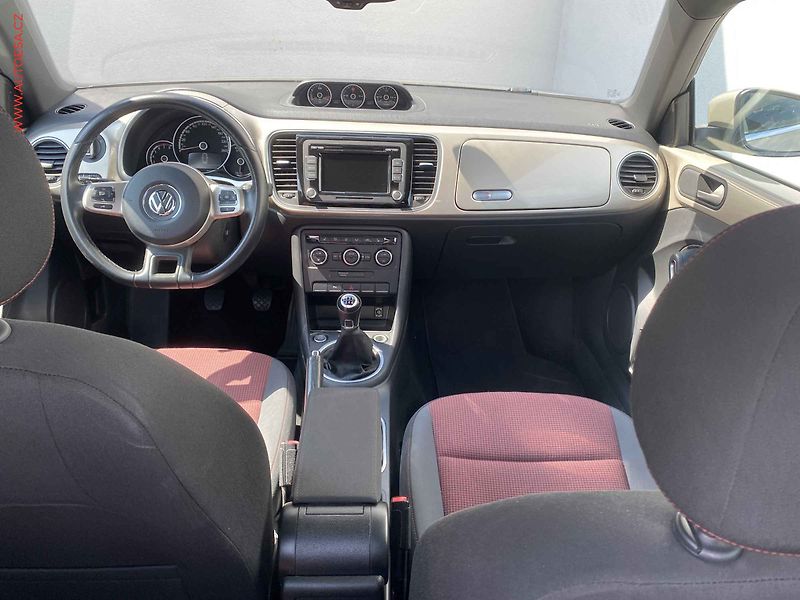 Volkswagen Beetle (2013) 1.4 TSI, AC - fotka 8 z 13