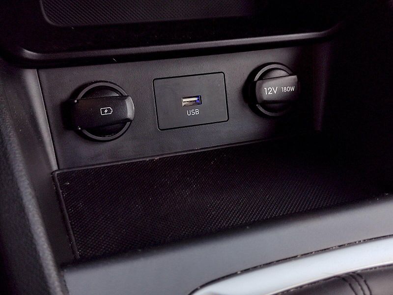 Hyundai Kona (2023) 1,0 T-GDi 88 Kw - fotka 27 z 38