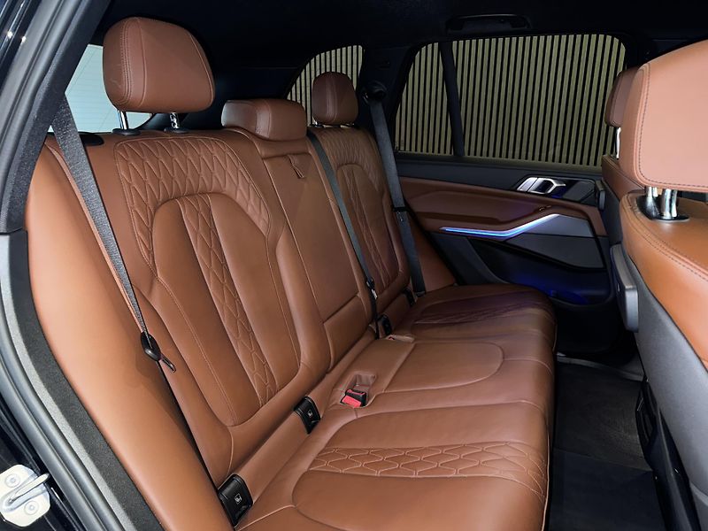 BMW X5 M50i V8 Laser Tažné HUD Záruka - fotka 14 z 33