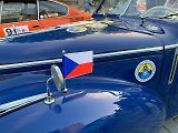 Majitelé automobilových veteránů absolvovali čtyřdenní závod Oldtimer Express. Na snímku je Škoda Tudor s českou vlaječkou.