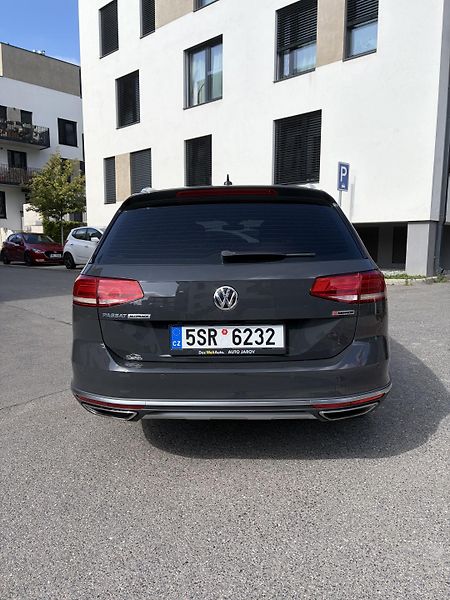 Volkswagen Passat Variant (2019) - fotka 2 z 22