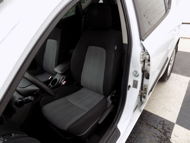 Kia Ceed (2012) 1.6GDi/2.Maj.ČR/Klimatizace/ - fotka 14 z 34