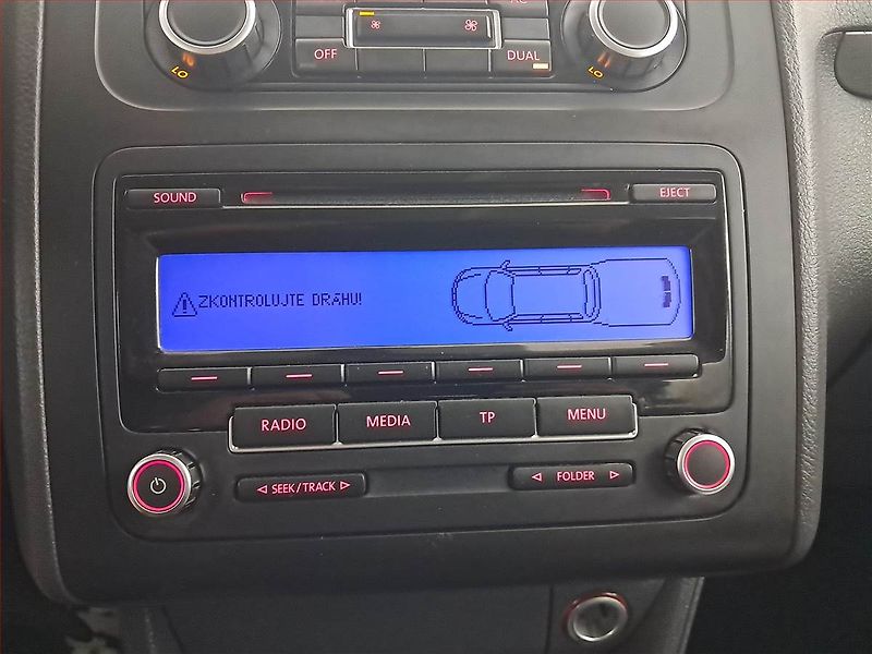 Volkswagen Touran (2011) 2.0 TDI, po STK, udržované - fotka 14 z 15