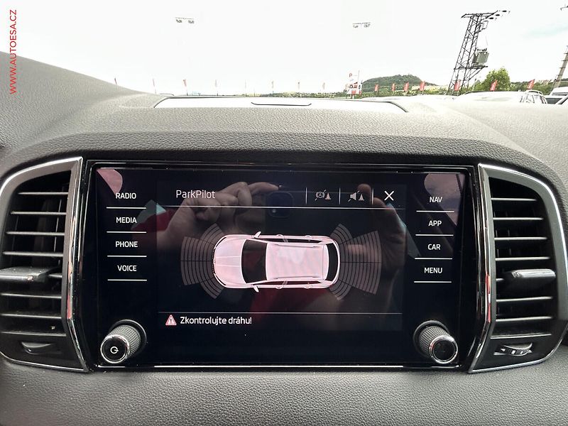 Škoda Karoq (2018) 1.5 TSI, LED, navi - fotka 17 z 19