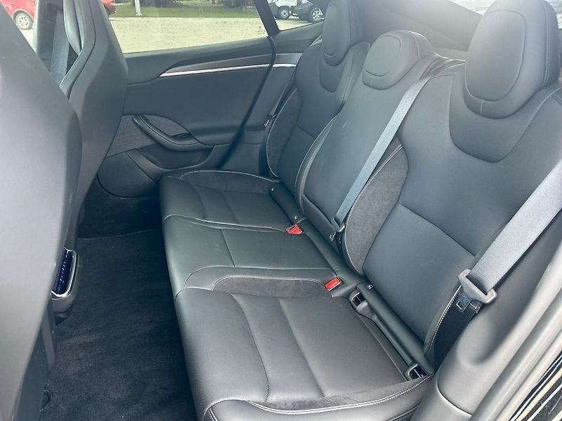 Tesla Model S - fotka 9 z 30