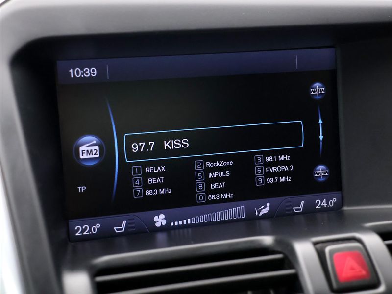Volvo XC60 2,0 D4 120kW Momentum AUT - fotka 20 z 30