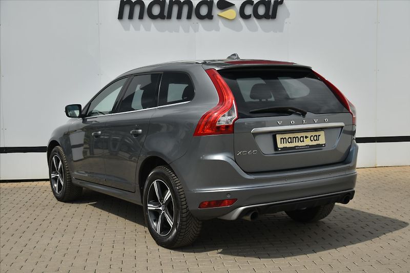 Volvo XC60 2.0 T6 225kW AWD R-DESIGN ČR - fotka 5 z 28