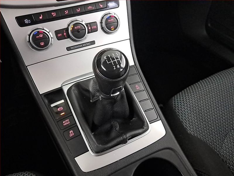 Volkswagen Passat (2015) 1.6 TDI, Tempomat - fotka 13 z 17