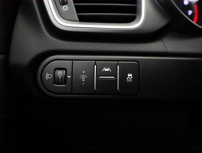Kia Ceed (2025) 1.5 T-GDI - fotka 18 z 21