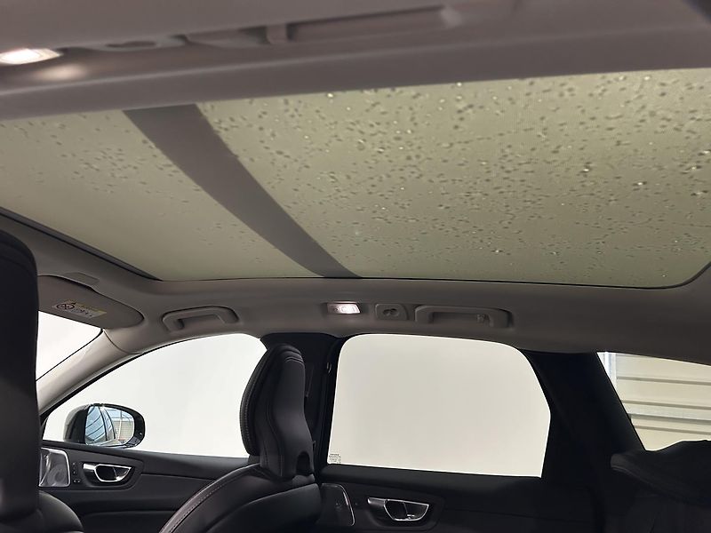 Volvo XC60 2.0  B4 4x4 ULTIMATE - fotka 48 z 48