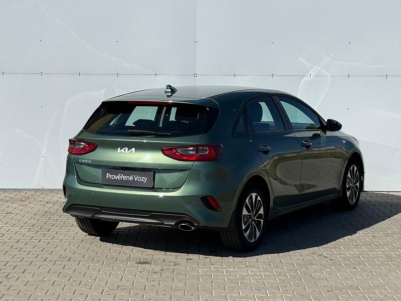 Kia Ceed 1,5 T-GDi Spin - fotka 2 z 27