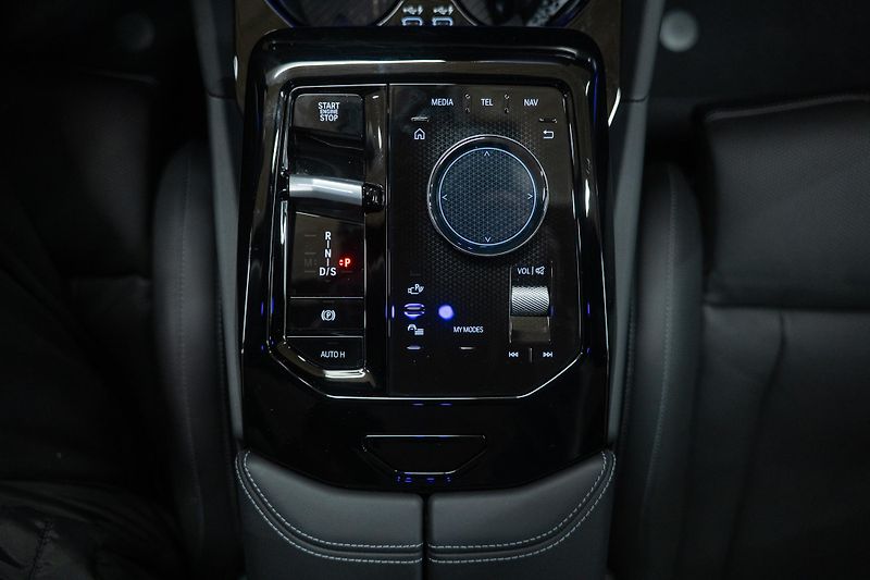 BMW Řada 5 (2025) 540xd M-SPORT NEZÁVISLÉ PANO  - fotka 31 z 54