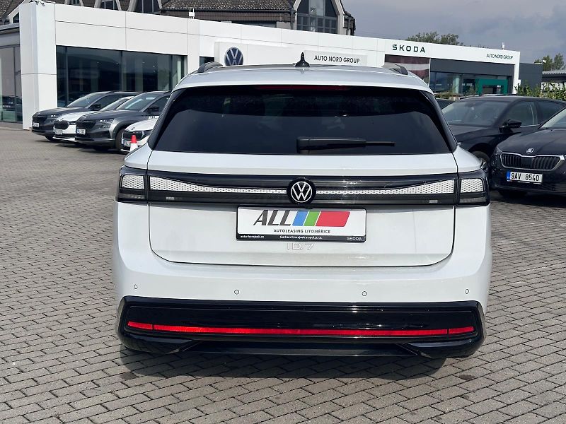 Volkswagen ID.7 Tourer Pro 210kW  - fotka 7 z 15
