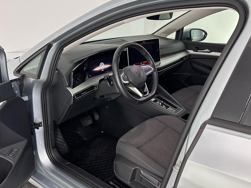 Volkswagen Golf Life DSG - fotka 6 z 29