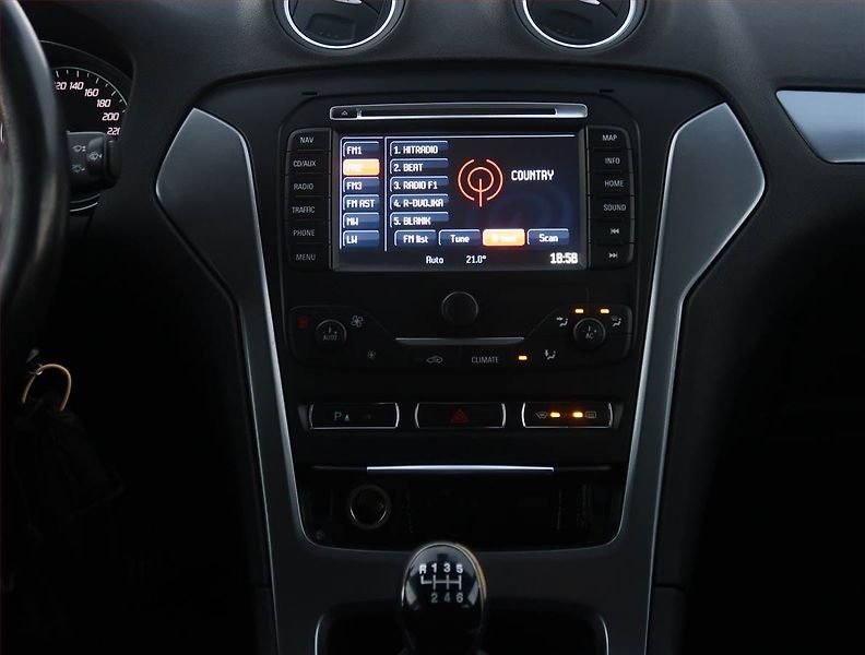 Ford Mondeo (2011) 2.0 TDCi, Navi, Tempomat - fotka 12 z 17