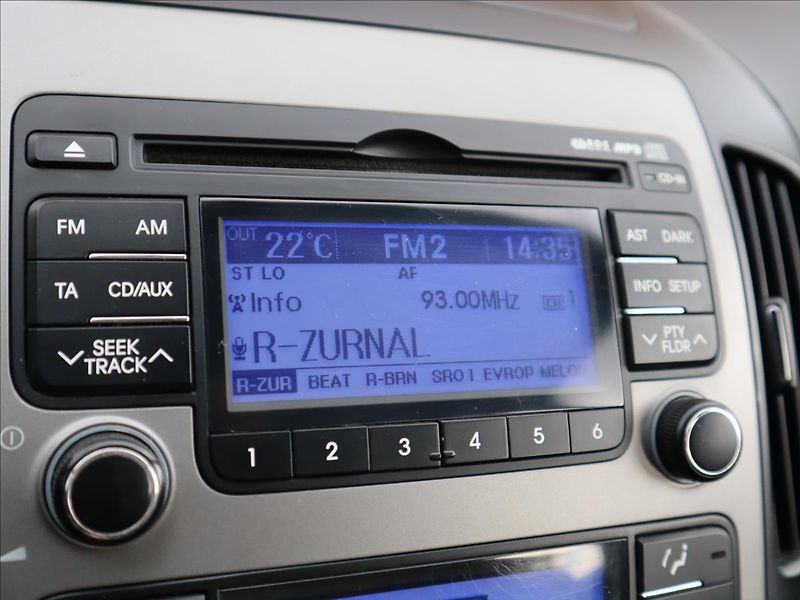 Hyundai i30 1,6   i SW DigiKlima,Tempomat, - fotka 16 z 28