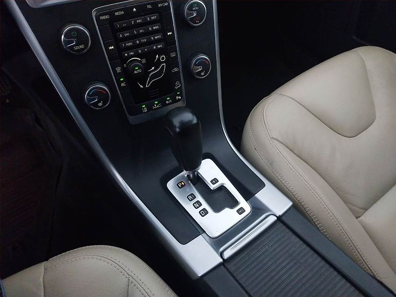 Volvo XC60 (2011) D5, 4X4, Automat, Kůže - fotka 13 z 19