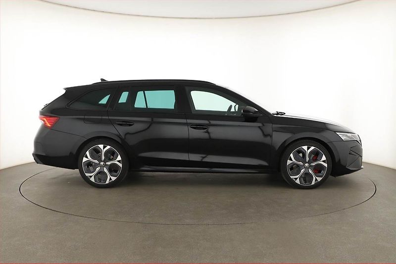 Škoda Octavia (2025) RS 2.0 TSI, RS, Matrix FUllLed - fotka 6 z 25