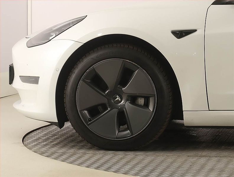 Tesla Model 3 (2021) Long Range 4WD 79kWh, SoH 81% - fotka 14 z 33