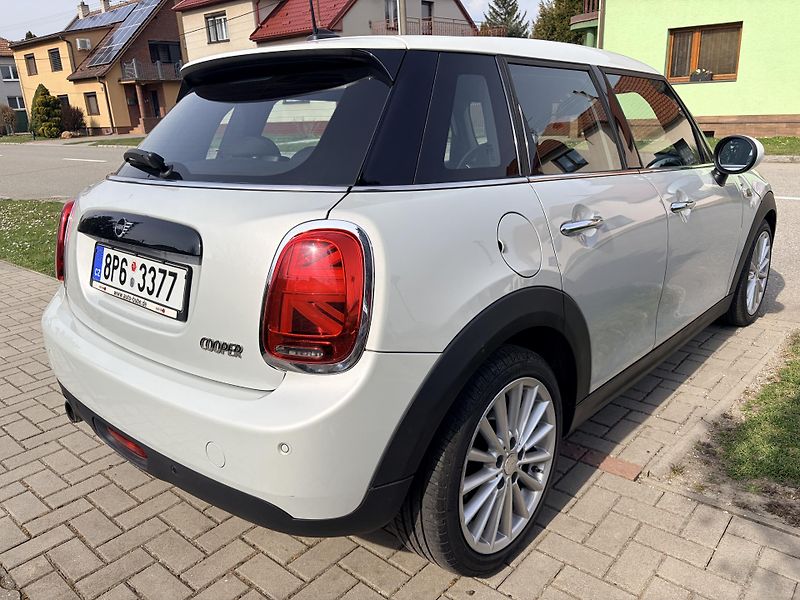Mini Cooper 1.5 TURBO 100kW LED REZERVACE - fotka 6 z 38