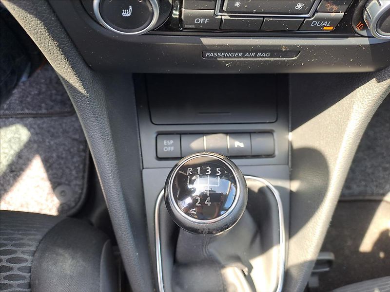 Volkswagen Golf 1,6 TDI DIGIKLIMA - fotka 13 z 14
