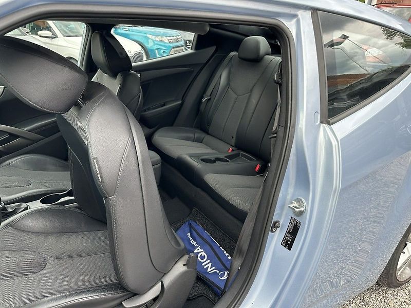 Hyundai Veloster - fotka 16 z 23