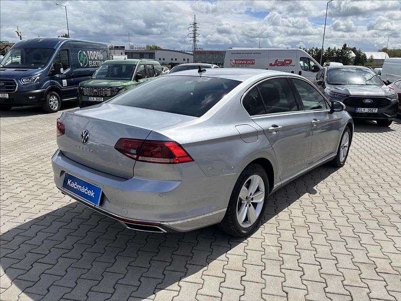 Volkswagen Passat 2,0 TDI R-Line 140kW - fotka 5 z 47