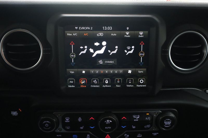 Jeep Wrangler (2022) 2.0 4xe PHEV Unlimited Sahara - fotka 27 z 50