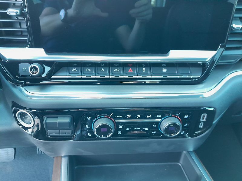 Chevrolet Silverado (2025) 6,2 V8 LPG  High Country  - fotka 39 z 52