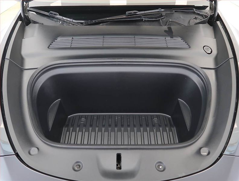 Tesla Model Y (2023) RWD LFP 60kWh, SoH 98% - fotka 18 z 33
