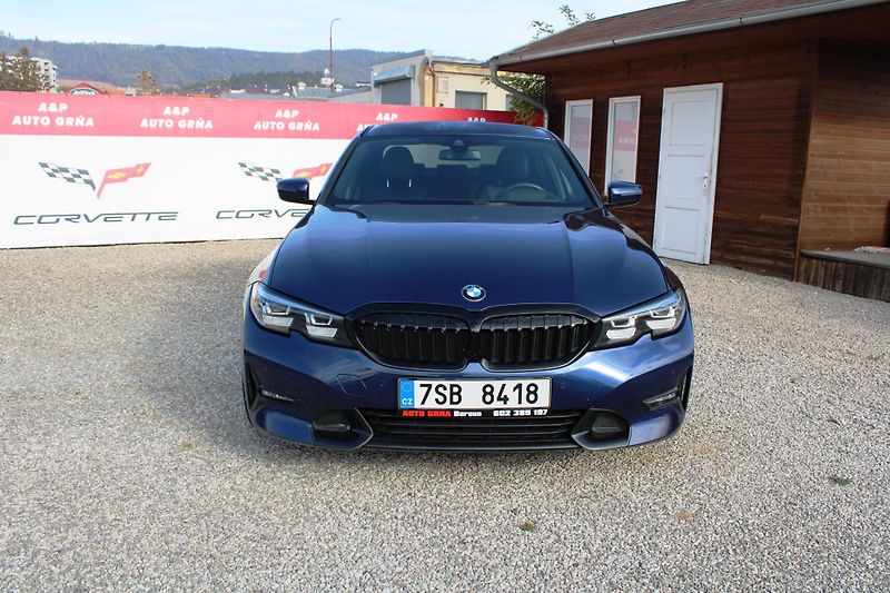 BMW Řada 3 (2019) 320d KŮŽE LED AUTOMAT TEMPOMAT - fotka 2 z 26