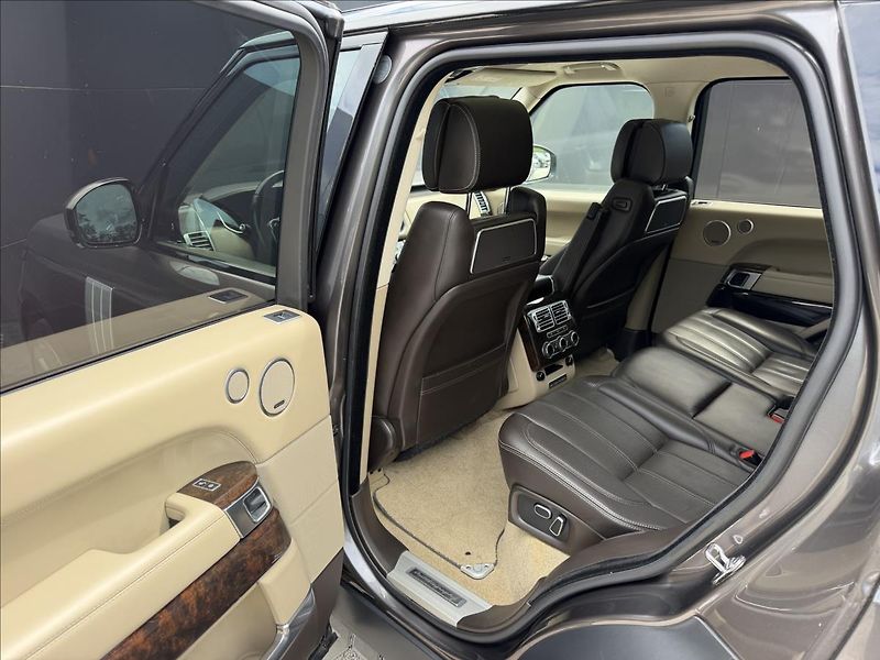 Land Rover Range Rover 5,0 S/C V8 Autobiography DPH - fotka 13 z 44
